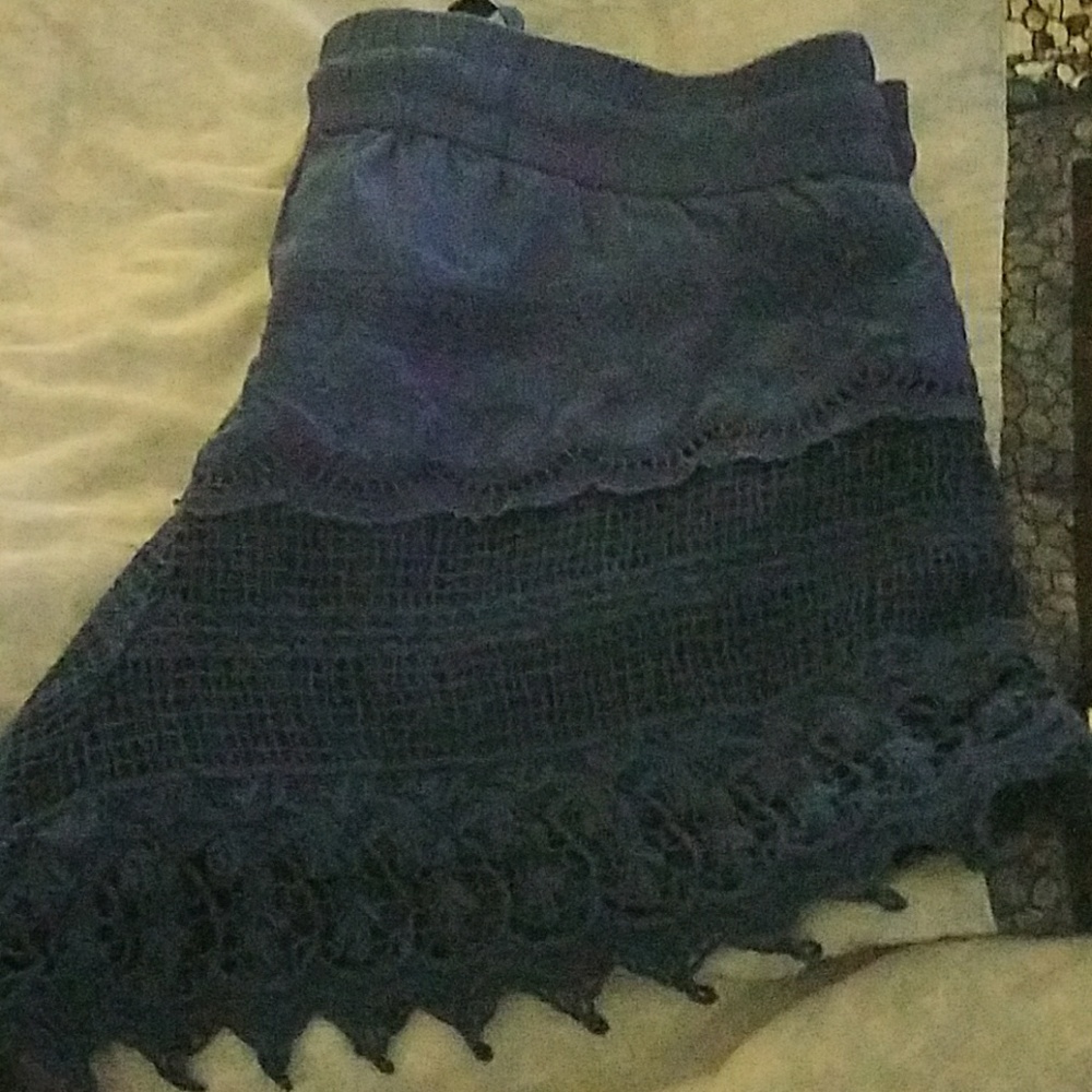 Shorts - Picture 2 of 3